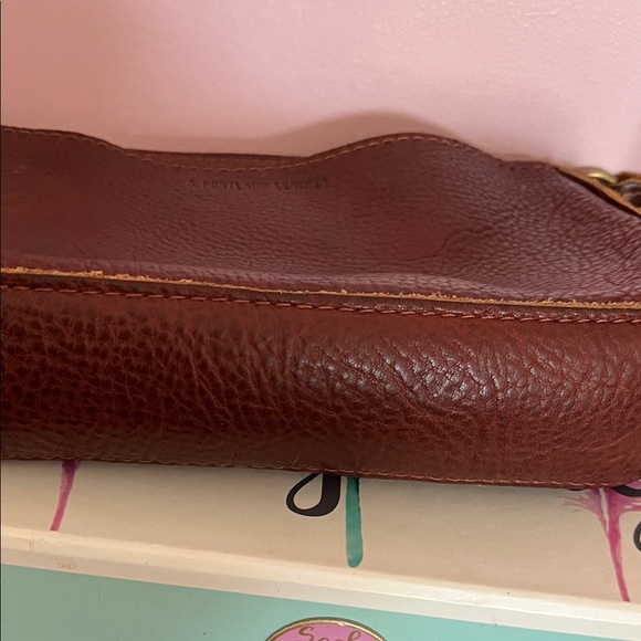 Portland Leather Lucy Shoulder Bag in Nutmeg - Picture 3 of 7